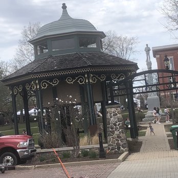 Woodstock Square - Square - Parks Near Me - Woodstock, Illinois