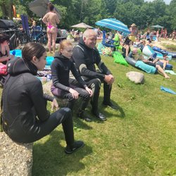 Dan's Scuba - Scuba Dan and the girls relaxing in the sun between certification dives.