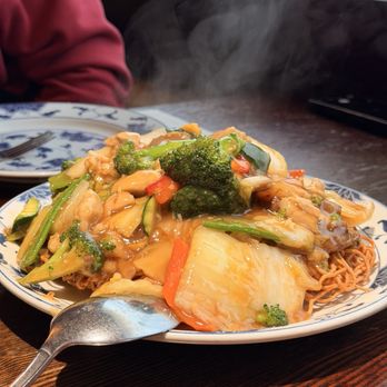 Gin Mon Restaurant - Gin Mon Deluxe Pan Fried Noodles - Chinese Near Me - Belmont, California