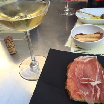 Zona d'Ombra Enoiteca - Lovely wine selection in a quiet space - Wine Bars Near Me - Barcelona, BCN Zona d'Ombra Enoiteca - Lovely wine selection in a quiet space - Wine Bars Near Me - Barcelona, BCN
