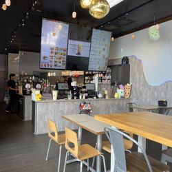 Banh Mi & Tea - Inside