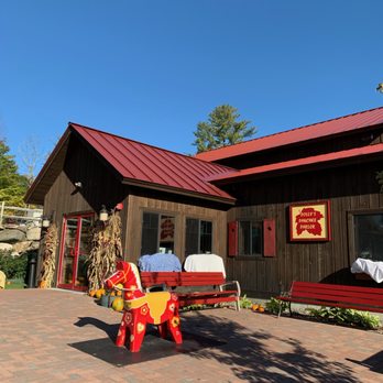 Polly's Pancake Parlor - Polly's outdoor - Breakfast & Brunch Near Me - Sugar Hill, New Hampshire Polly's Pancake Parlor - Polly's outdoor - Breakfast & Brunch Near Me - Sugar Hill, New Hampshire
