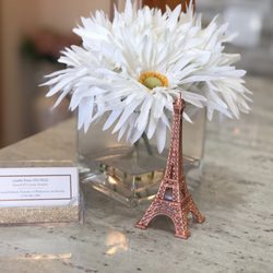 AE Dentistry - Front desk decor