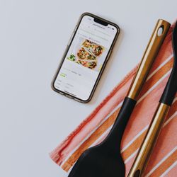 Wildflower Weight Loss - Hundreds of recipes available, portion guides, and a collaboration with CookUnity to offer fully cooked home delivered meals.