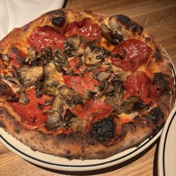Laurel Grill - Pizza with pepperoni and mushrooms - American Near Me - Culver City, California Laurel Grill - Pizza with pepperoni and mushrooms - American Near Me - Culver City, California