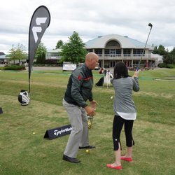 Bradlee Ryall Golf Academy at Royal Niagara Golf Club - Golf lesson on the driving range in front of Royal Niagara Golf Course clubhouse, pro shop and restaurant patio.