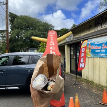 Waikane Store - Entrance with food - Japanese Near Me - Kaneohe, Hawaii