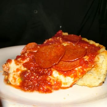 Pizzeria Uno - Slice of Pepperoni Deep Dish Pizza - Pizza Near Me - Chicago, Illinois Pizzeria Uno - Slice of Pepperoni Deep Dish Pizza - Pizza Near Me - Chicago, Illinois