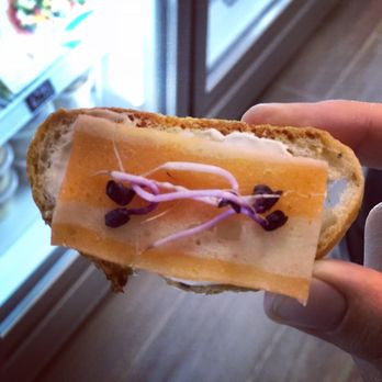 2V Shop - Simili saumon (vendu au magasin seul) - Organic Stores Near Me - Paris, 75