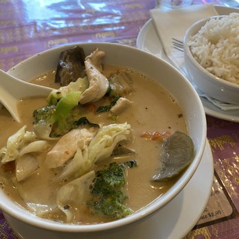 Naung Mai Thai Kitchen - Green Curry with Chicken - Thai Near Me - Hilo, Hawaii Naung Mai Thai Kitchen - Green Curry with Chicken - Thai Near Me - Hilo, Hawaii