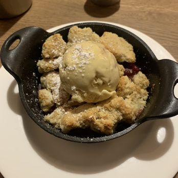 El Dorado Kitchen - Apple & Cranberry Crumble with maple pecan ice cream - New American Near Me - Sonoma, California El Dorado Kitchen - Apple & Cranberry Crumble with maple pecan ice cream - New American Near Me - Sonoma, California