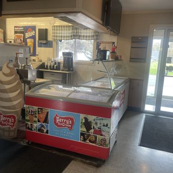 Dougs Fish Fry - Ice cream counter - Seafood Near Me - Cortland, New York Dougs Fish Fry - Ice cream counter - Seafood Near Me - Cortland, New York