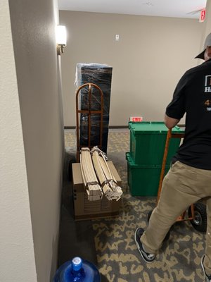 Dywer Hauling & Moving Services