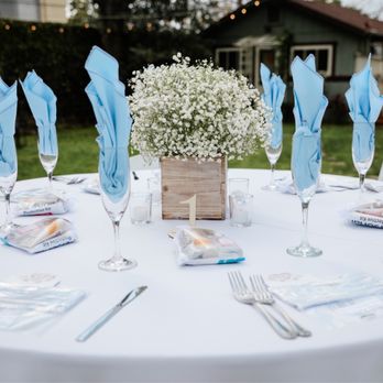 Tracy Kong Flowers - Full view of table with centerpiece, all baby's breath flower. - Wedding Planning Near Me