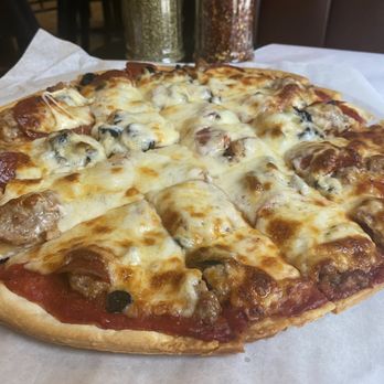 La Villa - Sausage, pepperoni and black olive - Pizza Near Me - Chicago, Illinois