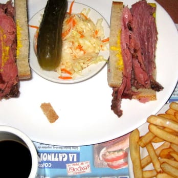 Chenoy's - a plate with a sandwich and fries - Delis Near Me - Dollard-des-Ormeaux, Quebec