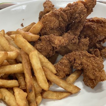 R+Q Kitchen - Kids Chicken Tenders with Seasoned Fries - Breakfast & Brunch Near Me - Fillmore, California