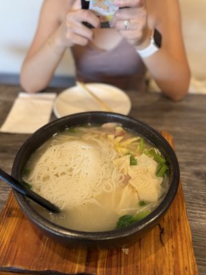 Yunnan Restaurant 云南过桥园 by null