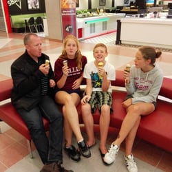 Australian Home Made Ice Cream - 09u 's morgens: 't is altijd tijd voor een lekker ijsje:-) kids juist terug van activak-kamp Extreme Adventure in Frankrijk