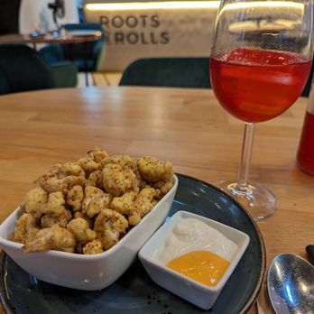 Roots & Rolls - Popcorn - Sushi Bars Near Me - Barcelona, B Roots & Rolls - Popcorn - Sushi Bars Near Me - Barcelona, B