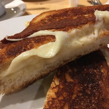 Chamberlin's Lookout - Grilled cheese - Canadian (New) Near Me - Wakefield, Quebec Chamberlin's Lookout - Grilled cheese - Canadian (New) Near Me - Wakefield, Quebec