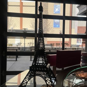 Le Macaron - Desserts Near Me - Sparks, Nevada