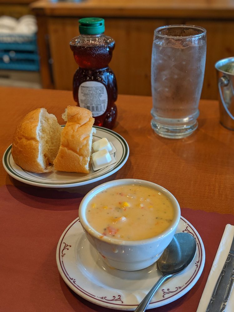 MOFFETT’S FAMILY RESTAURANT & CHICKEN PIE SHOPPE 951 Photos & 820