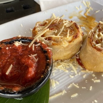Kona Brewing - Pawai pepperoni rolls - Pubs Near Me - Honolulu, Hawaii