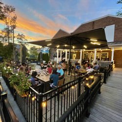 Cheever Tavern - Beautiful outdoor seating with umbrellas and propane heaters.