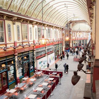 New Moon - Leadenhall market - Pubs Near Me - London, XGL