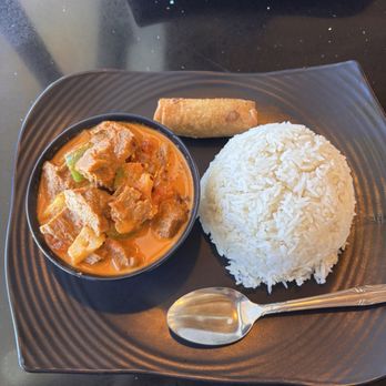 Shandra Thai Cuisine - Pineapple Curry lunch special (duck) - Chinese Near Me - Palmdale, California Shandra Thai Cuisine - Pineapple Curry lunch special (duck) - Chinese Near Me - Palmdale, California