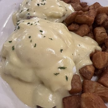 Manory's Restaurant - Eggs Benedict - American Near Me - Troy, New York