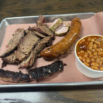 BBQ2U - Brisket, jalapeño cheddar sausage, sample of pork butt, and baked beans. - Barbeque Near Me - Gig Harbor, Washington BBQ2U - Brisket, jalapeño cheddar sausage, sample of pork butt, and baked beans. - Barbeque Near Me - Gig Harbor, Washington