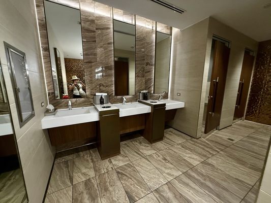 Delta Sky Club by null