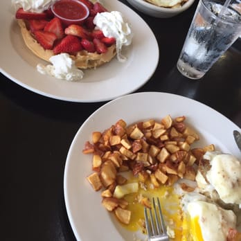 Paulee's Restaurant - Diners Near Me - Macomb, Michigan