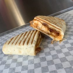 Mad Maxs Grillz - Sticky chicken pita