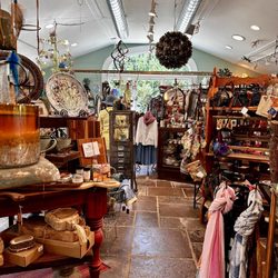 Calgo Gardens - In the boutique