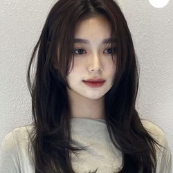 Moon hair - The photo features a long layered haircut with extended layers that add volume and flow, creating a smooth and elegant appearance.