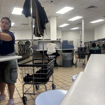 Oasis Laundromat - Laundromat Near Me - Henderson, Nevada