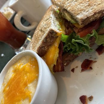 Metro Diner - Avocado Breakfast Sandwich - Diners Near Me - Pooler, Georgia