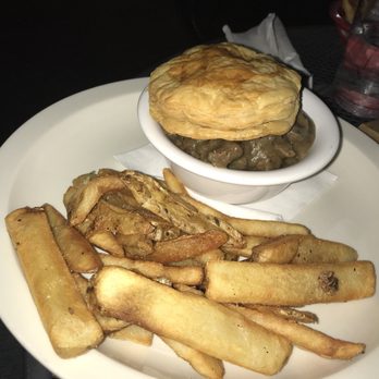 The Mucky Duck Pub - British Near Me - Ames, Iowa