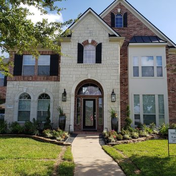 Yardmaster Lawn & Landscape - front of home - Landscaping Near Me - Pearland, Texas Yardmaster Lawn & Landscape - front of home - Landscaping Near Me - Pearland, Texas
