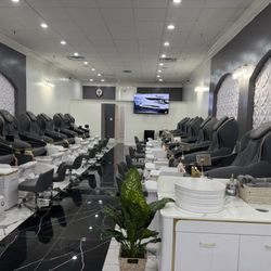 Happy Nails & Spa