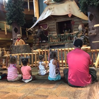 Great Wolf Lodge - Story time in lobby - Resorts Near Me - Concord, North Carolina