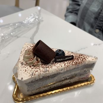 Tous Les Jours - Chocolate cake with strawberries - Coffee & Tea Near Me - Midvale, Utah Tous Les Jours - Chocolate cake with strawberries - Coffee & Tea Near Me - Midvale, Utah