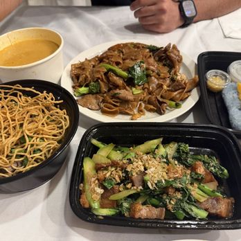 Rim Talay - Pad See Ew, Khao Soi, Mango Sticky Rice - Thai Near Me - Long Beach, California