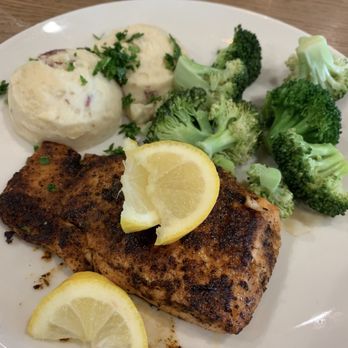 Applebee's Grill + Bar - Blackened Cajun Salmon - Sports Bars Near Me - El Paso, Texas Applebee's Grill + Bar - Blackened Cajun Salmon - Sports Bars Near Me - El Paso, Texas