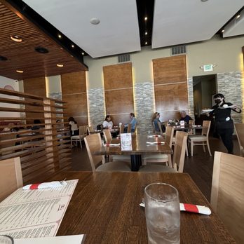 Chi's Chinese Cuisine - Inside dining area - Chinese Near Me - Northridge, California Chi's Chinese Cuisine - Inside dining area - Chinese Near Me - Northridge, California