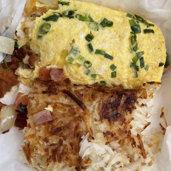 Moke's Bread & Breakfast - Omelet and hash browns - Breakfast & Brunch Near Me - Kailua, Hawaii