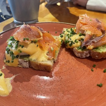 Zenith - Egg Benedict - Breakfast & Brunch Near Me - Madrid, M Zenith - Egg Benedict - Breakfast & Brunch Near Me - Madrid, M
